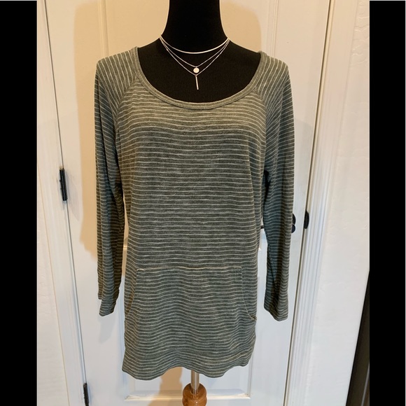 a.n.a green long sleeve top 🌸Size XL - Picture 1 of 6